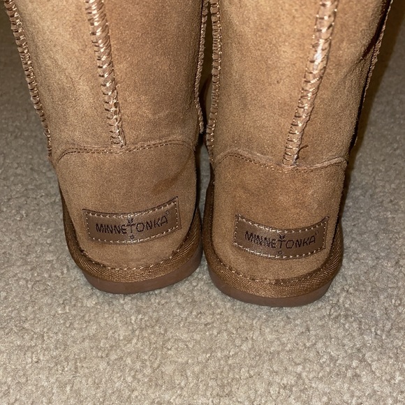 Minnetonka boots - Picture 3 of 3